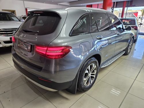 Mercedes-Benz Glc 220d in Namibia