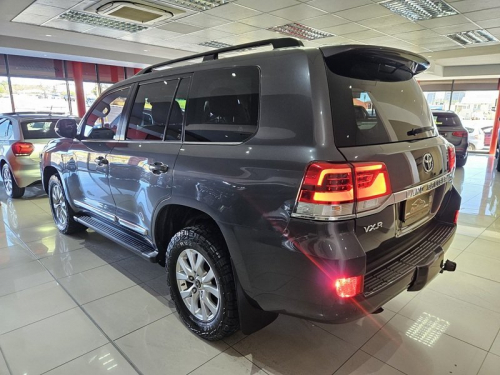 Toyota Landcruiser 200 V8 4.5d Vx-r A/t in Namibia