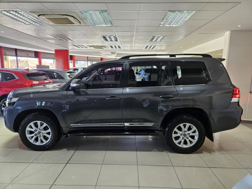 Toyota Landcruiser 200 V8 4.5d Vx-r A/t in Namibia