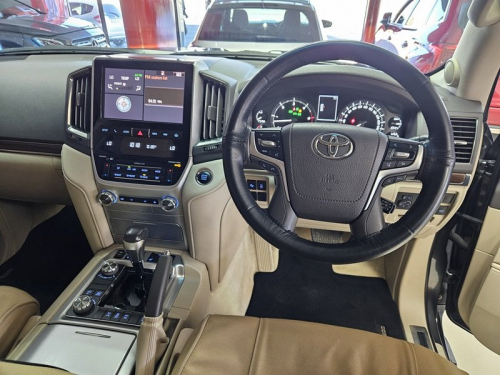 Toyota Landcruiser 200 V8 4.5d Vx-r A/t in Namibia
