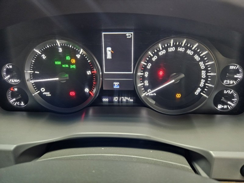 Toyota Landcruiser 200 V8 4.5d Vx-r A/t in Namibia