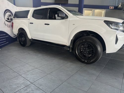 Nissan Navara 2.5 Xe 4X4 P/U D/C in Namibia