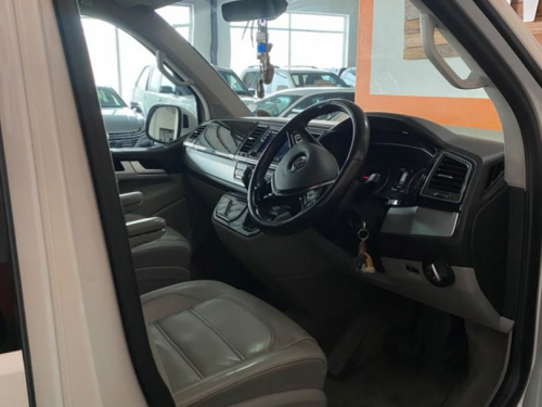 Volkswagen Caravelle T6 BiTdi Highline DSG in Namibia