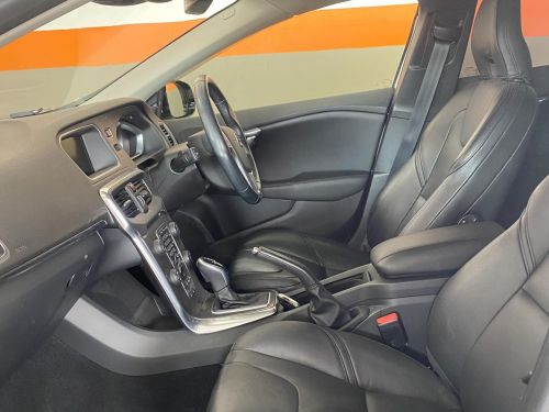 Volvo V40 T4 1.6L in Namibia