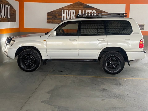 Toyota Land Cruiser 100 V8 in Namibia