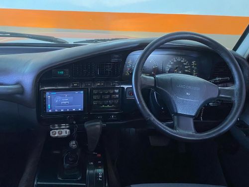 Toyota Land Cruiser VX 80 Series 4.5 EFI AWD in Namibia