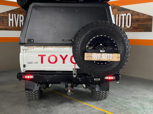 Toyota Land Cruiser LX 4.5L V8 4x4 in Namibia