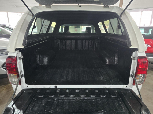Toyota Hilux SC 2.4 GD S A/C 5MT in Namibia