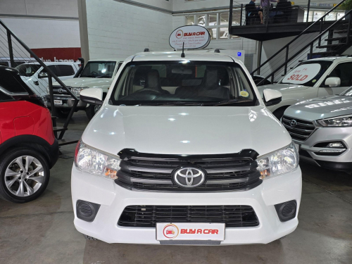 Toyota Hilux SC 2.4 GD S A/C 5MT in Namibia