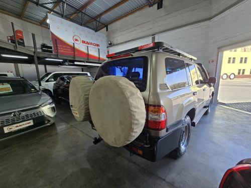 Toyota Toyota Land Cruiser 4.5 EFI 100 Series in Namibia