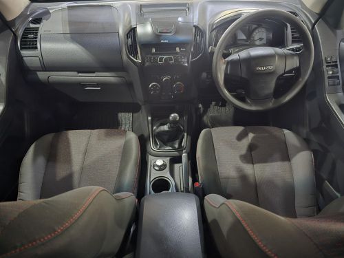 Isuzu KB 250d-Teq 4X4 HO HI Rider Pick Up Double Cab in Namibia
