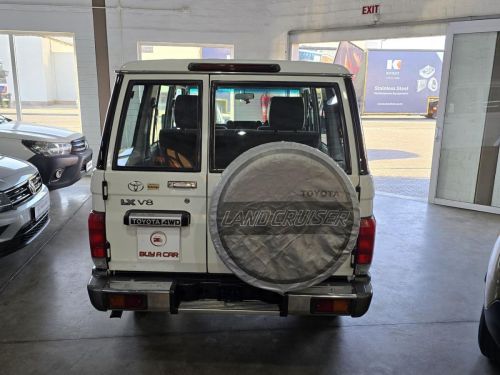 Toyota TOYOTA LAND CRUISER 76 4.5 V8 S/W in Namibia