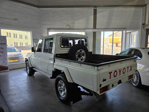 Toyota Land Cruiser Pickup LC79 4.0 Petrol D/C in Namibia