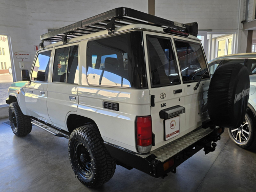 Toyota Land Cruiser 4.2 SLWB 4x4 in Namibia