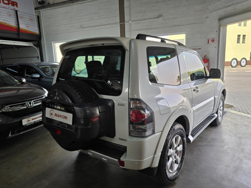 Mitsubishi Mitsubishi Pajero 3.2 DI GLS SWB A/T (Diesel) in Namibia