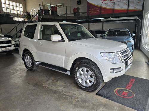 Pre-owned Mitsubishi Mitsubishi Pajero 3.2 DI GLS SWB A/T (Diesel) for sale in 