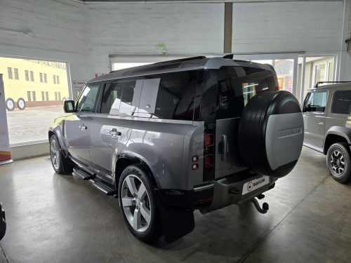 Land Rover Land Rover Defender 110 x Dynamic HSE 3.0 in Namibia