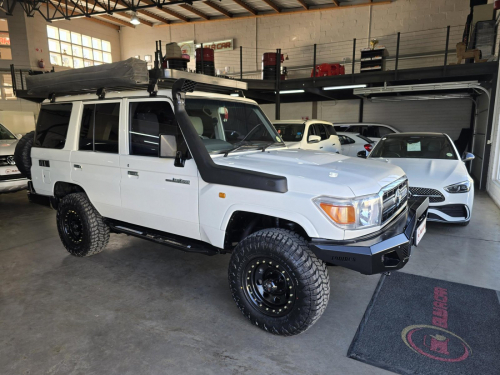 Toyota Toyota Land Cruiser 4.2 SLWB 4x4 in Namibia