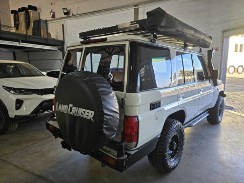 Toyota Toyota Land Cruiser 4.2 SLWB 4x4 in Namibia