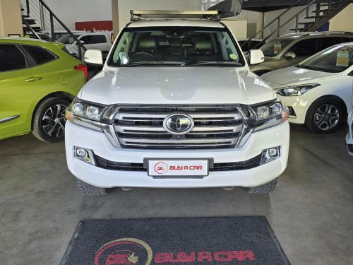 Toyota LAND CRUISER 200 SERIES 4.5 V8 VX-R BLACK in Namibia