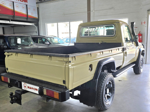 Toyota LAND CRUISER 4.5 V8 TDI S/C 4x4 in Namibia