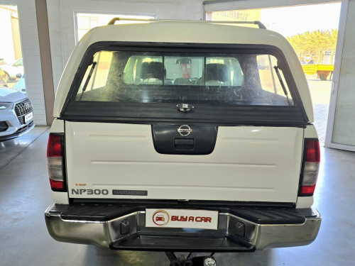 Nissan Nissan Np 300 D/cab 2.5 TDI 4x4 M/T in Namibia