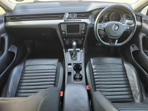 Volkswagen Volkswagen Passat 2.0 TSI R-LINE DSG in Namibia