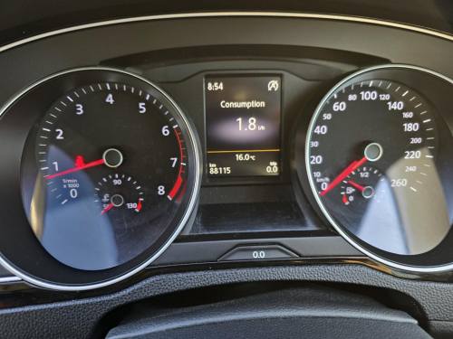 Volkswagen Volkswagen Passat 2.0 TSI R-LINE DSG in Namibia