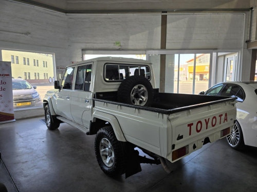 Toyota Land Cruiser Pickup LC79 4.0 Petrol D/C in Namibia