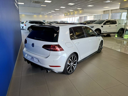 Volkswagen Golf 7.5 GTi 2.0 TSI DSG in Namibia