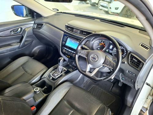 Nissan X-Trail 2.5 Tekna 4x4 CVT in Namibia