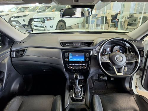 Nissan X-Trail 2.5 Tekna 4x4 CVT in Namibia