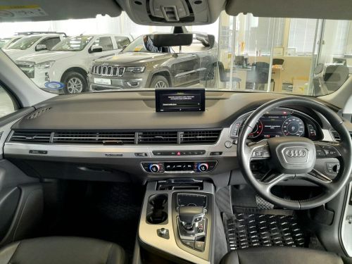 Audi Q7 3.0 TDI V6 Quattro Tip 45 TDI 183kw S-Line in Namibia