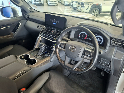 Toyota Landcruiser 300 V6 3.3D ZX Automatic in Namibia