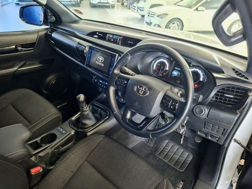 Toyota Hilux 2.8 Gd-6 Raider 4x4 Manual in Namibia