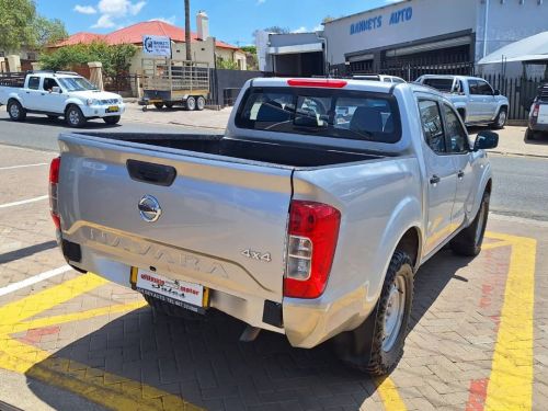 Nissan Navara 2.5 TDI D/C 4x4 in Namibia