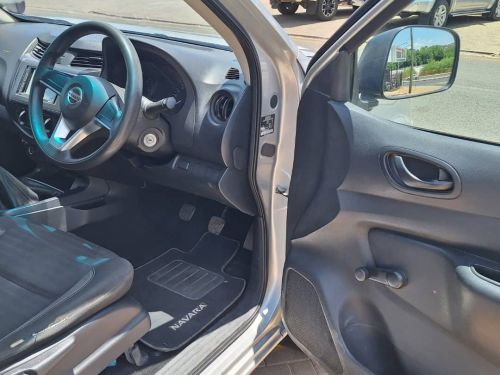 Nissan Navara 2.5 TDI D/C 4x4 in Namibia