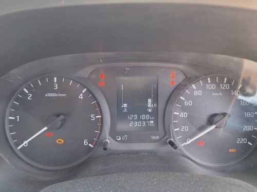 Nissan Navara 2.5 TDI D/C 4x4 in Namibia
