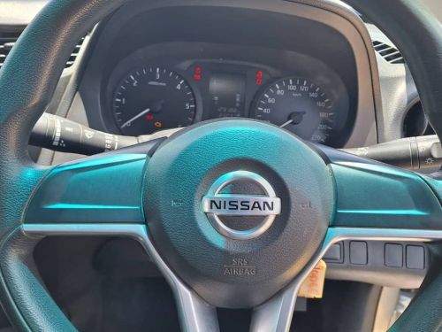 Nissan Navara 2.5 TDI D/C 4x4 in Namibia
