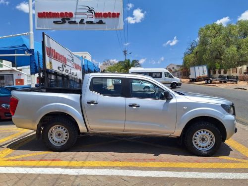 Nissan Navara 2.5 TDI D/C 4x4 in Namibia