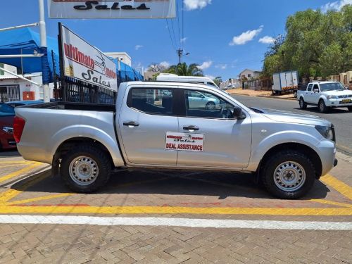 Nissan Navara 2.5 TDI D/C 4x4 in Namibia