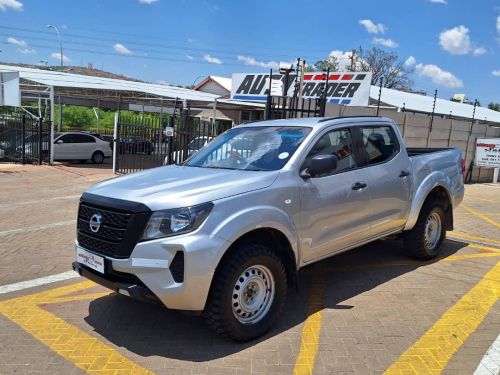 Nissan Navara 2.5 TDI D/C 4x4 in Namibia