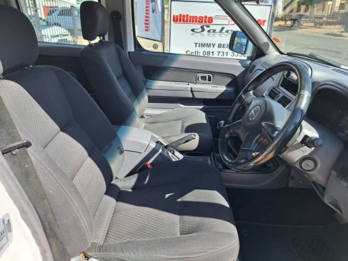 Nissan Np300 2.5 Tdi 4x4 P/u D/c DEAL ASSISTANCE in Namibia