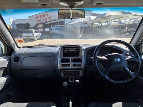 Nissan Np300 2.5 Tdi 4x4 P/u D/c DEAL ASSISTANCE in Namibia