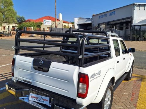 Nissan NP300 2.5 D/C 4x4 in Namibia