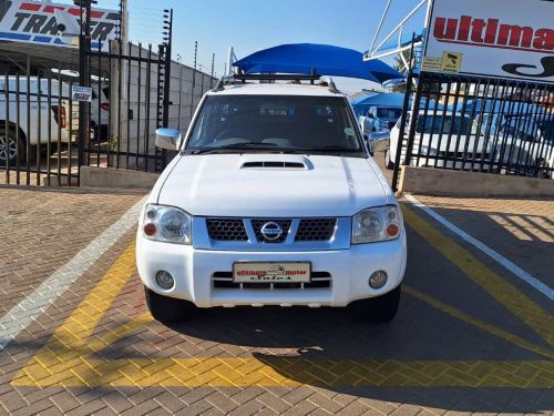 Nissan NP300 2.5 D/C 4x4 in Namibia