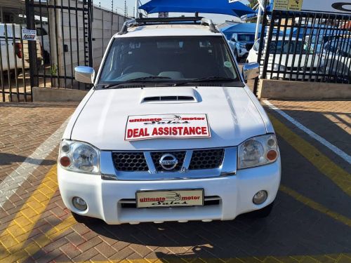 Nissan NP300 2.5 D/C 4x4 in Namibia