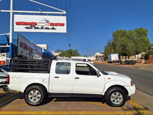 Nissan NP300 2.5 D/C 4x4 in Namibia