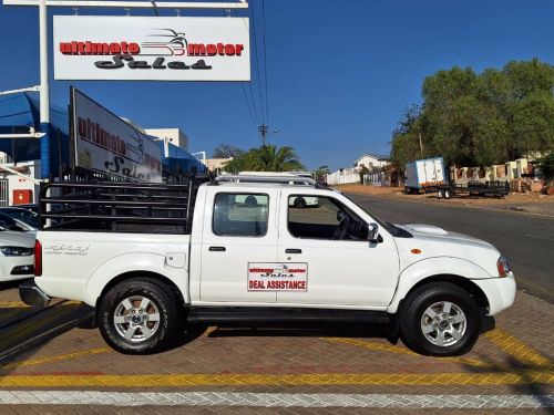 Nissan NP300 2.5 D/C 4x4 in Namibia