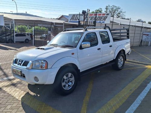 Nissan NP300 2.5 D/C 4x4 in Namibia